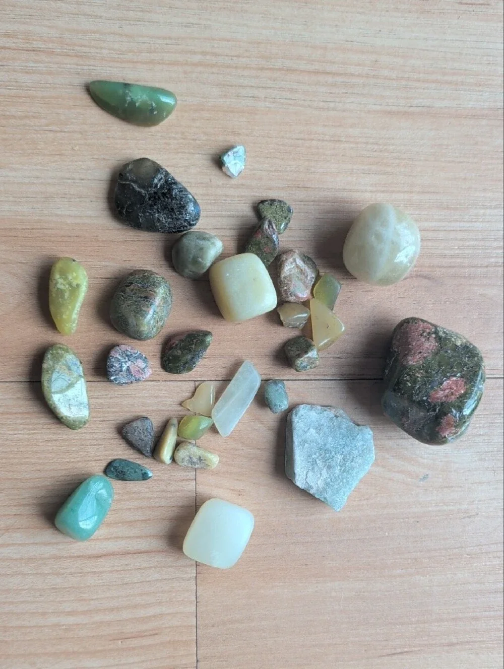 5lb Natural Gemstone & Crystal Collection w/ Storage Case | Tumbled & Raw Minera